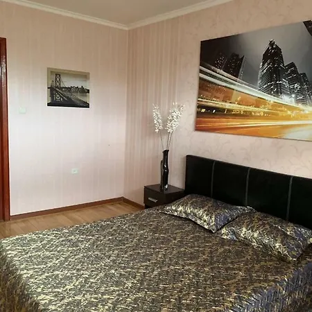 большая 3-х комнатная на пр добровольского 159 *